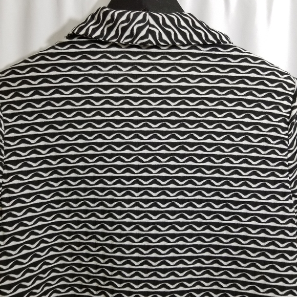 CJ Banks Black and white wave pattern open front blazer with zipper pockets - Picture 8 of 13